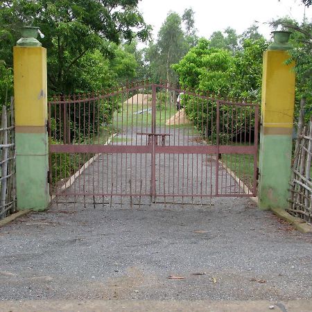 Estuarine Village Resort Satabhaya Exterior photo