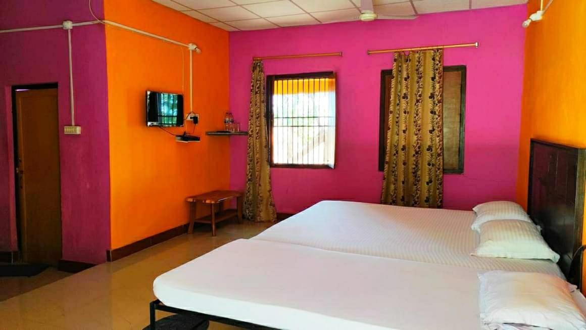 Estuarine Village Resort Satabhaya Exterior photo