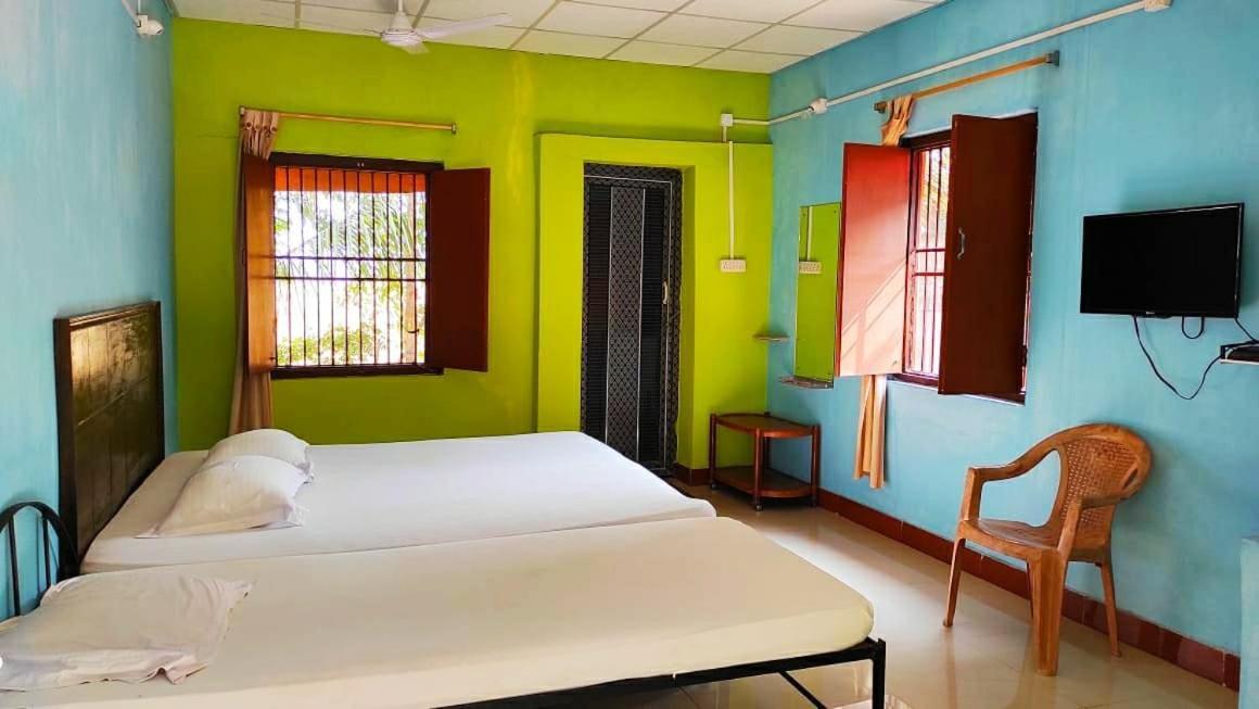 Estuarine Village Resort Satabhaya Exterior photo