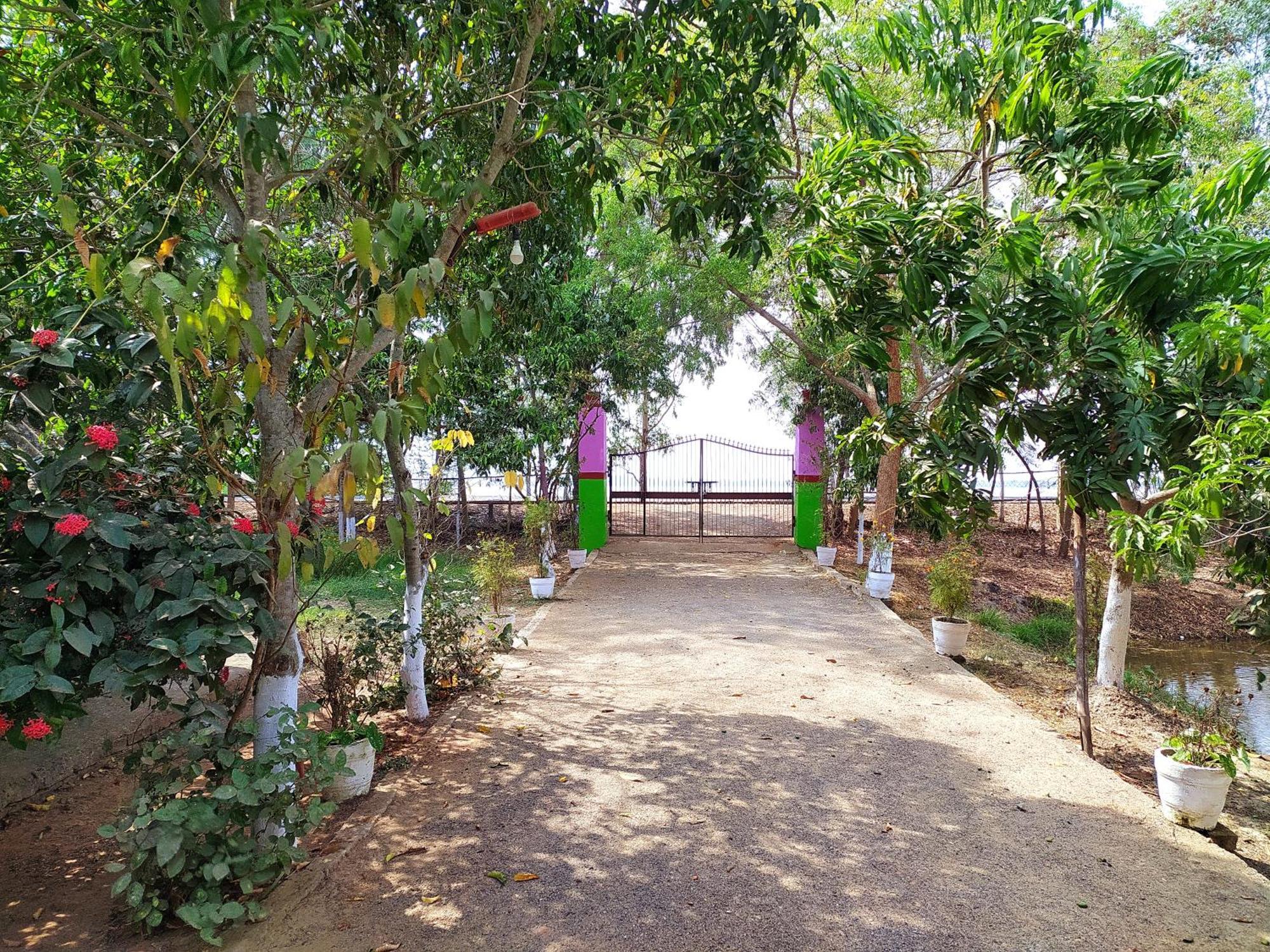 Estuarine Village Resort Satabhaya Exterior photo