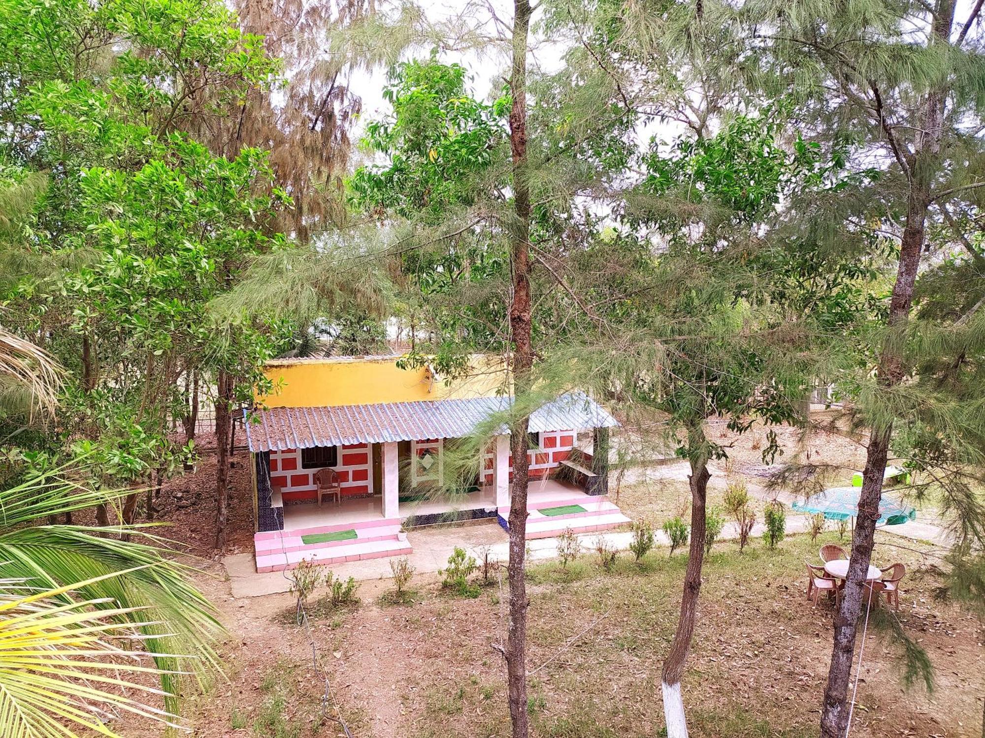 Estuarine Village Resort Satabhaya Exterior photo