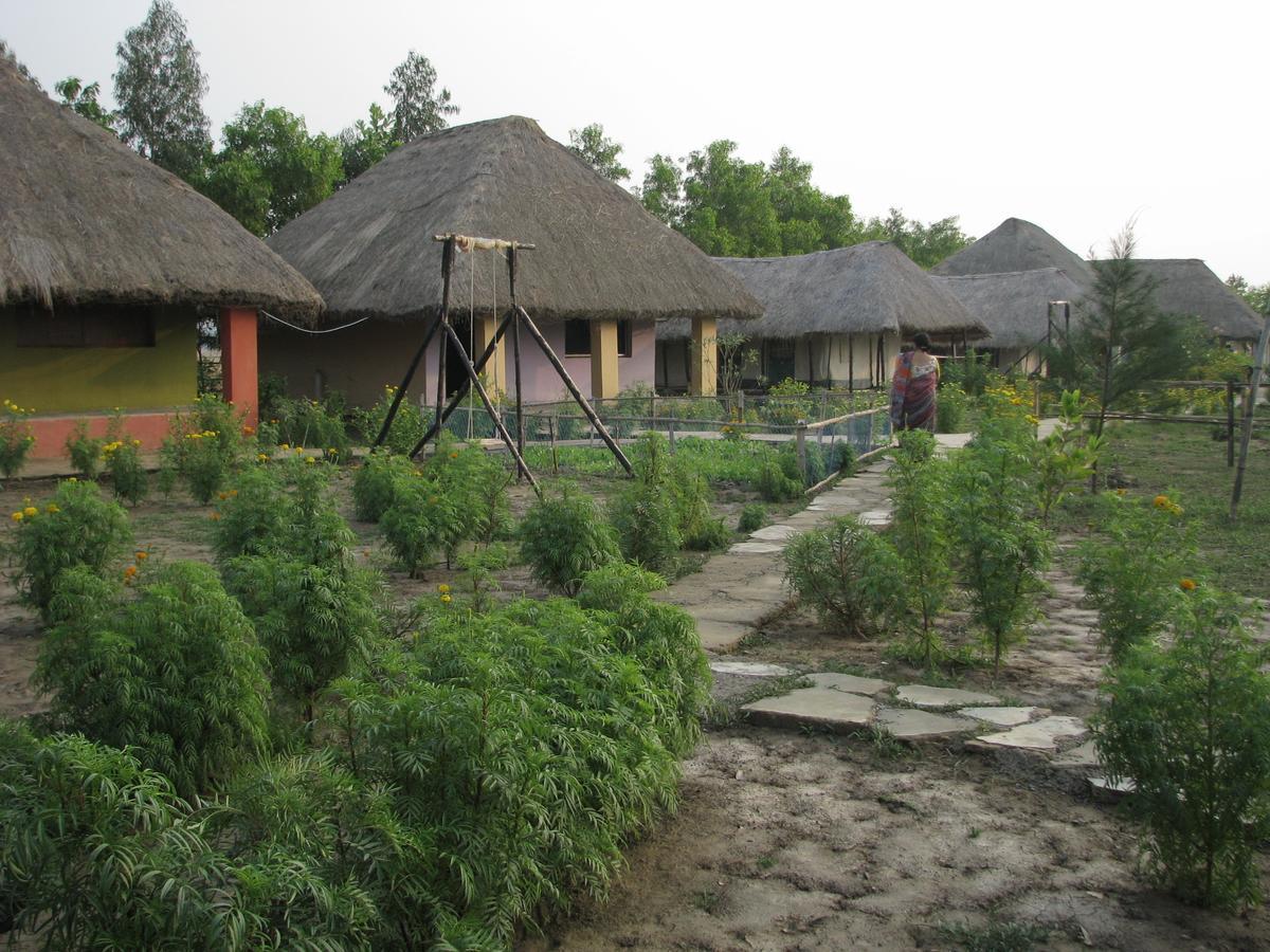 Estuarine Village Resort Satabhaya Exterior photo