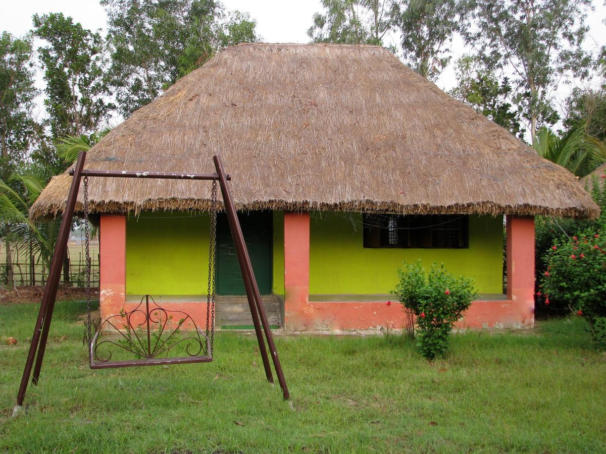 Estuarine Village Resort Satabhaya Exterior photo